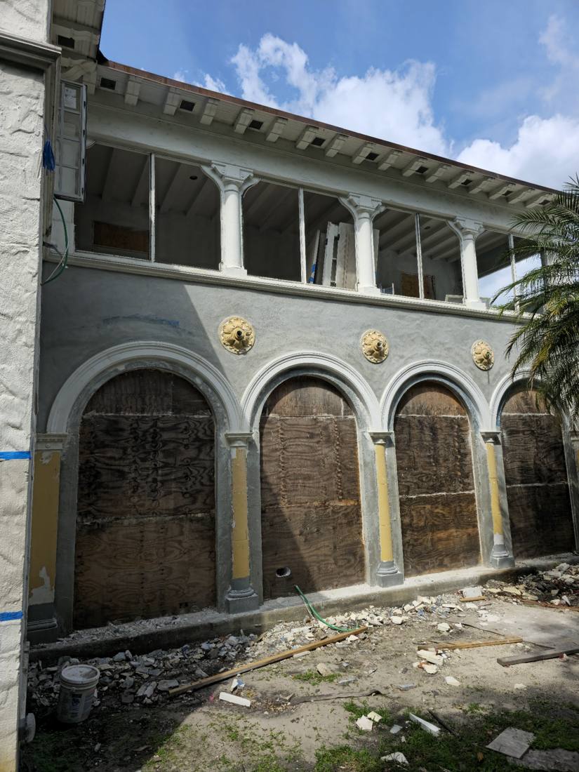 Arched loggia restoration